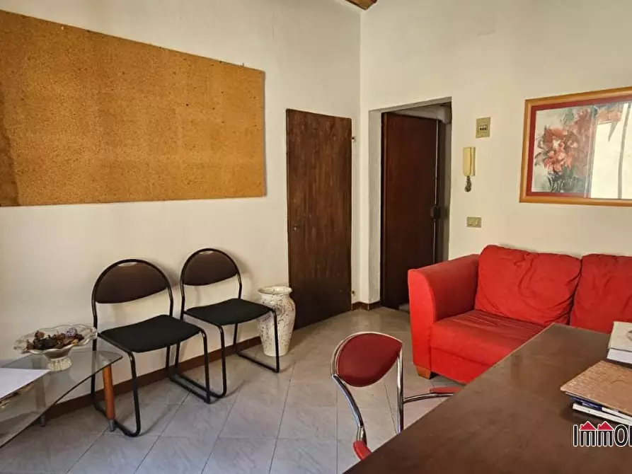 Immagine 7 di Negozio in vendita  a Colle Di Val D'elsa