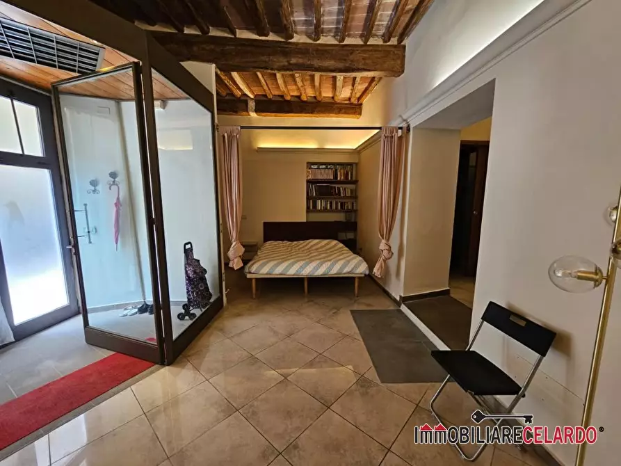 Immagine 2 di Negozio in vendita  a Poggibonsi