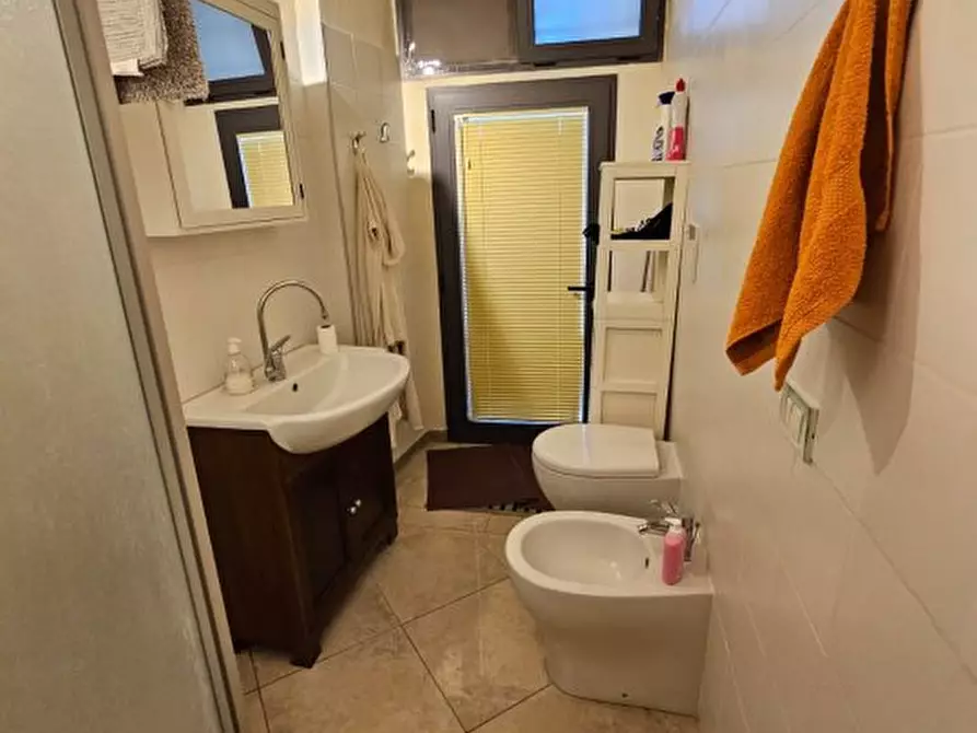 Immagine 8 di Negozio in vendita  a Poggibonsi