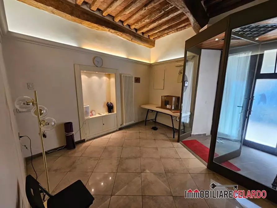 Immagine 1 di Negozio in vendita  a Poggibonsi