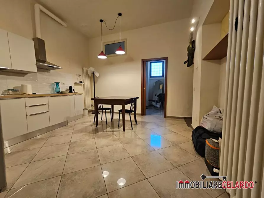 Immagine 10 di Negozio in vendita  a Poggibonsi