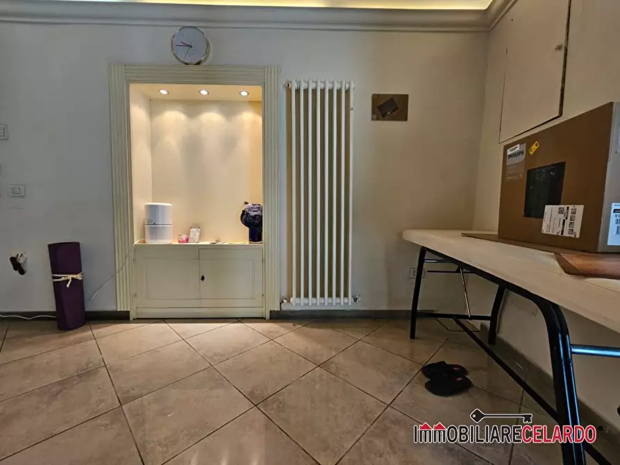 Immagine 4 di Negozio in vendita  a Poggibonsi