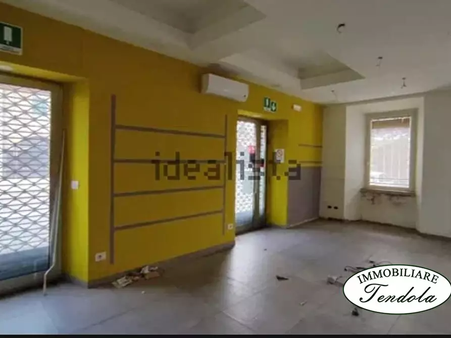 Immagine 3 di Negozio in vendita  a Sarzana