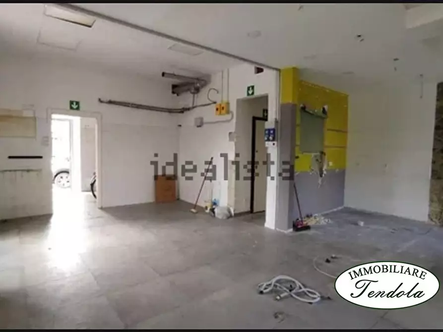 Immagine 5 di Negozio in vendita  a Sarzana