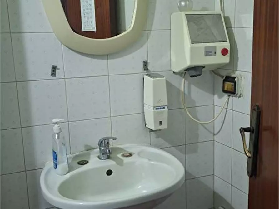 Immagine 7 di Negozio in vendita  a Nizza Di Sicilia