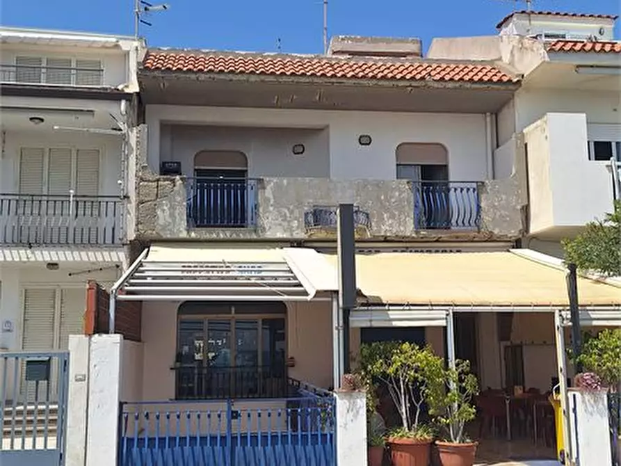 Immagine 3 di Negozio in vendita  a Nizza Di Sicilia