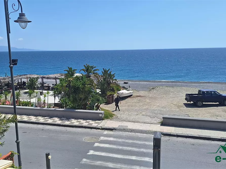 Immagine 1 di Negozio in vendita  a Nizza Di Sicilia