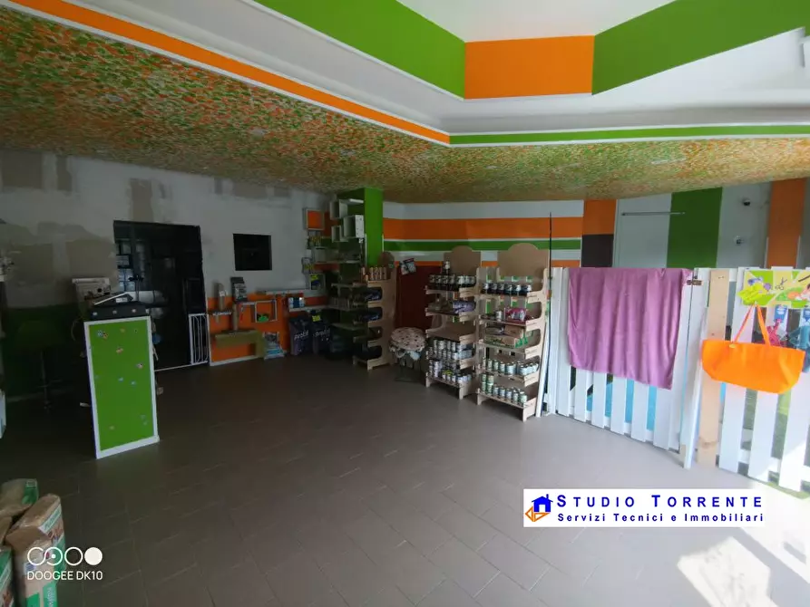 Immagine 3 di Negozio in vendita  a Cormano