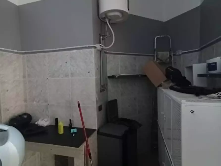 Immagine 10 di Negozio in vendita  a Cormano