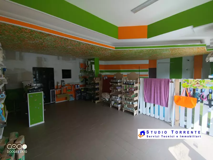 Immagine 8 di Negozio in vendita  a Cormano