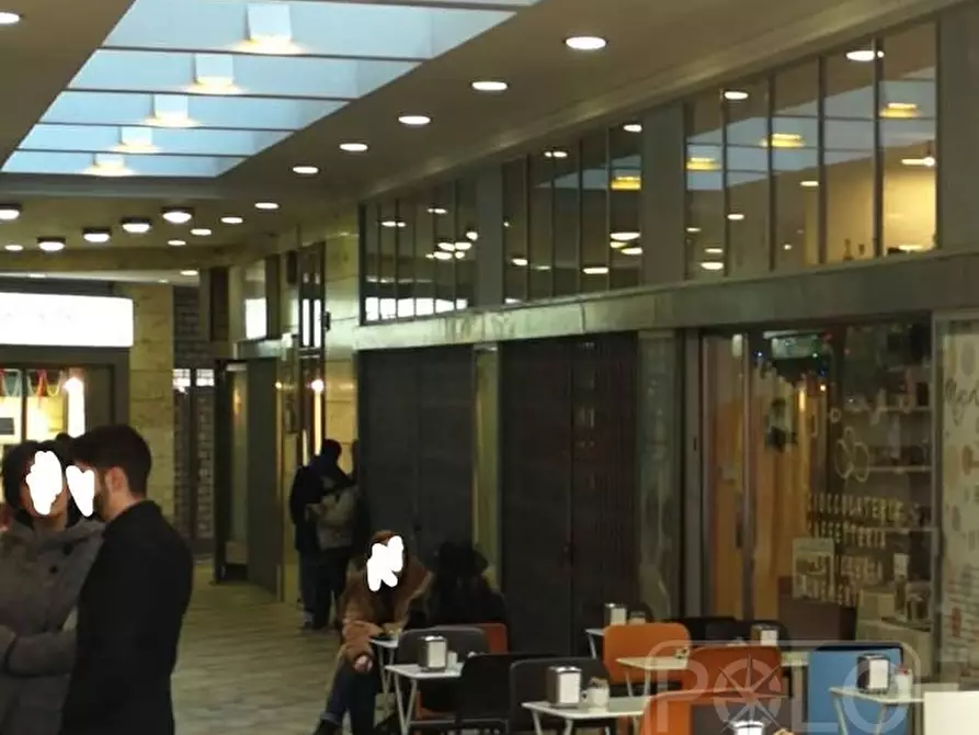 Immagine 3 di Negozio in vendita  a Milano