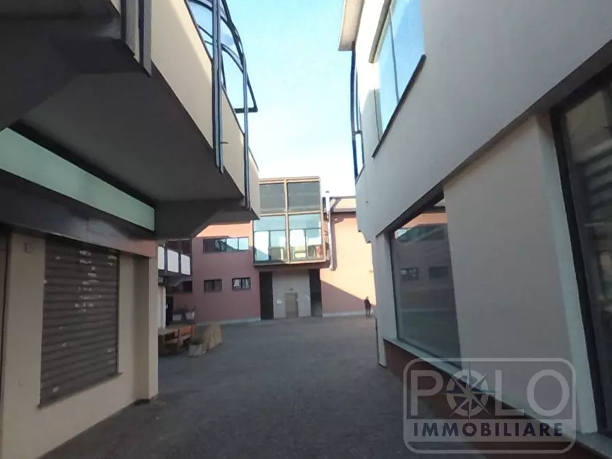 Immagine 2 di Negozio in vendita  39 a San Donato Milanese