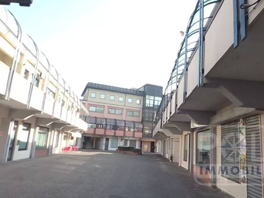 Immagine 3 di Negozio in vendita  39 a San Donato Milanese