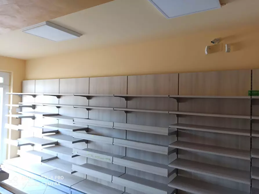 Immagine 4 di Negozio in vendita  a Cepagatti