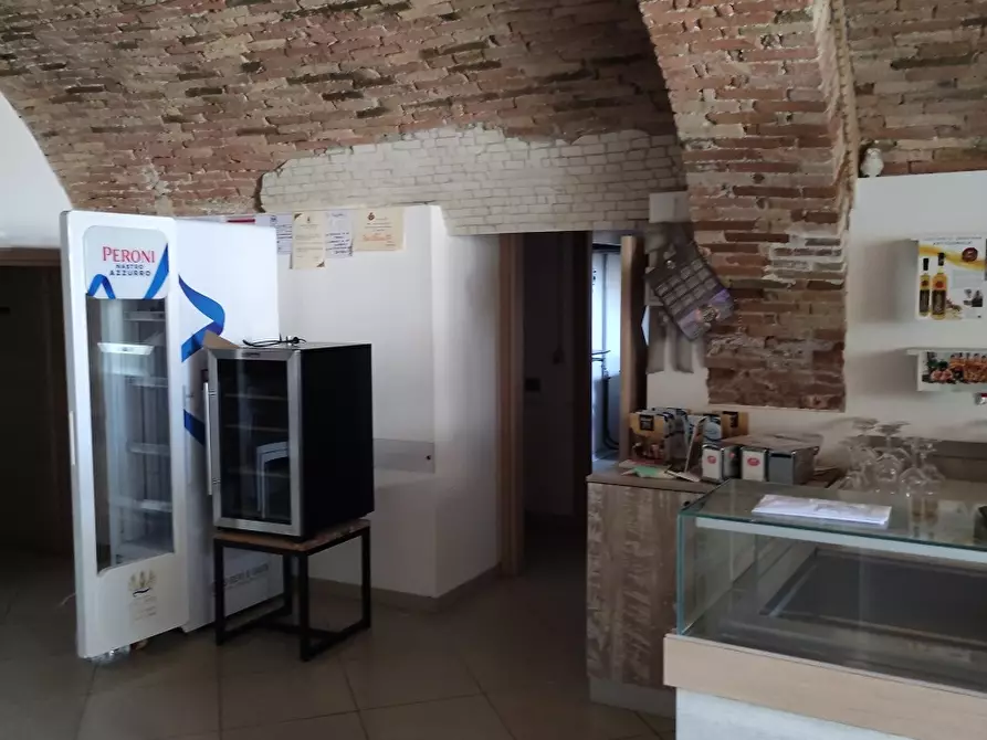 Immagine 5 di Negozio in vendita  a Catignano