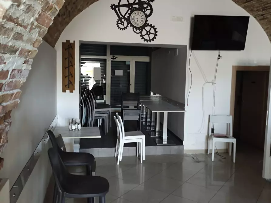 Immagine 3 di Negozio in vendita  a Catignano