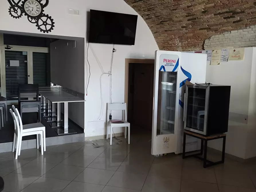 Immagine 4 di Negozio in vendita  a Catignano