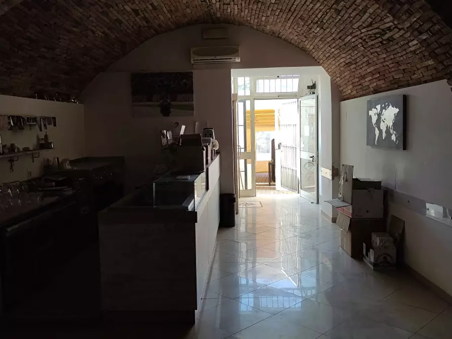 Immagine 6 di Negozio in vendita  a Catignano