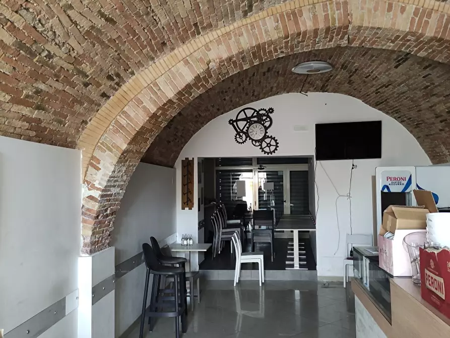 Immagine 2 di Negozio in vendita  a Catignano