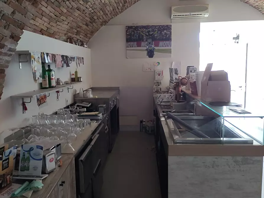 Immagine 7 di Negozio in vendita  a Catignano