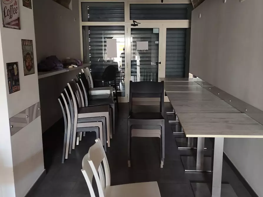 Immagine 8 di Negozio in vendita  a Catignano