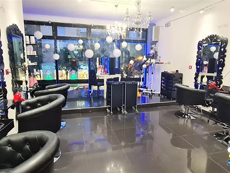 Immagine 3 di Negozio in vendita  a Ladispoli