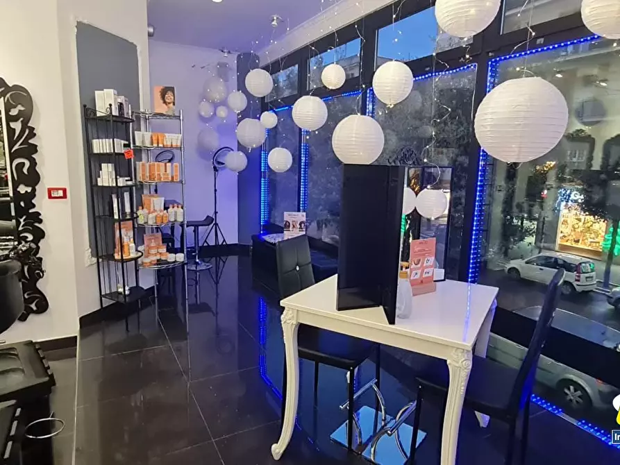 Immagine 8 di Negozio in vendita  a Ladispoli