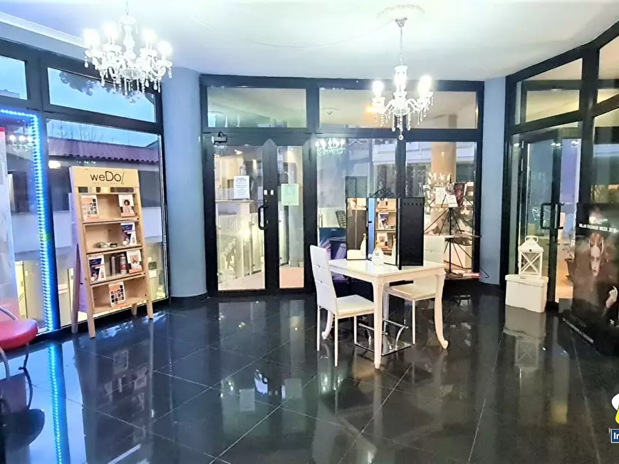 Immagine 7 di Negozio in vendita  a Ladispoli