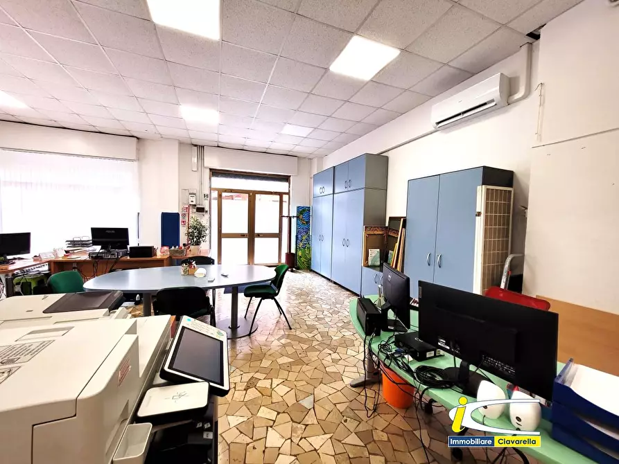 Immagine 10 di Negozio in vendita  a Ladispoli