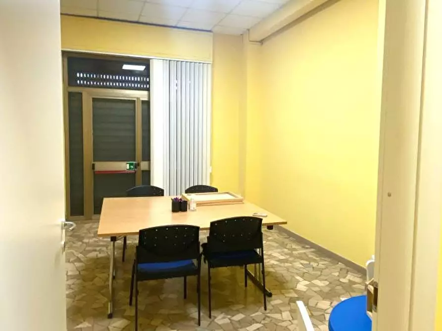 Immagine 4 di Negozio in vendita  a Ladispoli