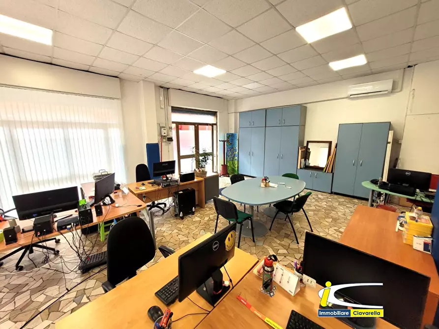 Immagine 2 di Negozio in vendita  a Ladispoli