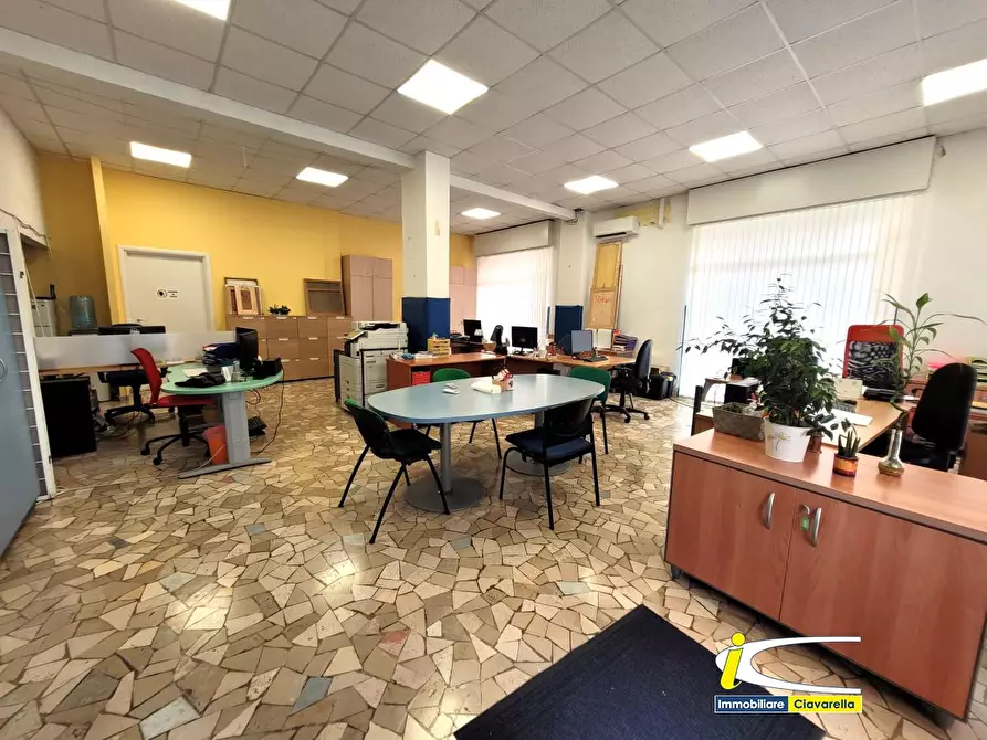 Immagine 1 di Negozio in vendita  a Ladispoli