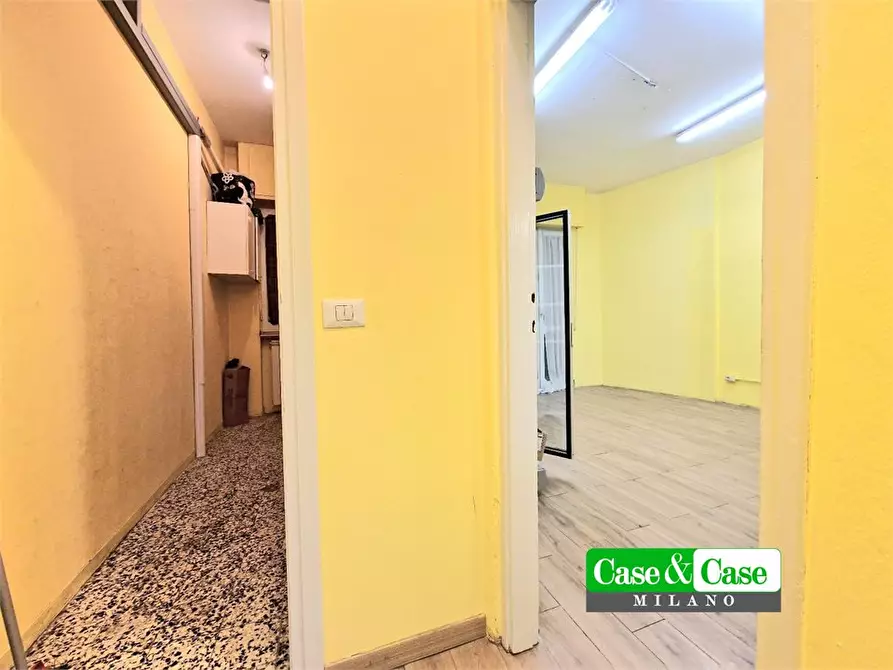 Immagine 9 di Negozio in vendita  9 a Milano