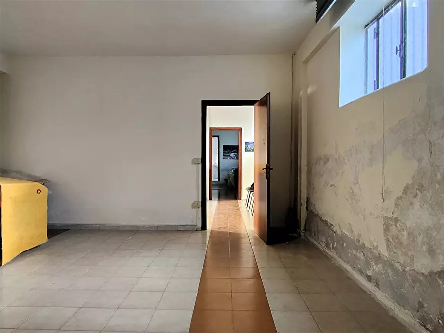 Immagine 7 di Negozio in vendita  6 a Pozzuoli