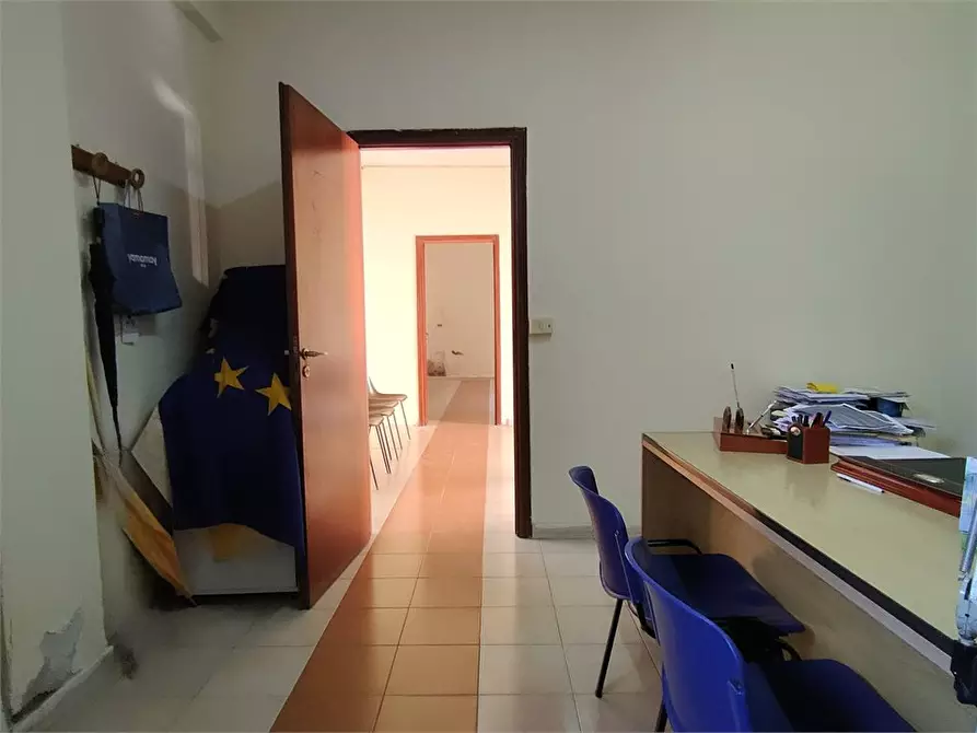 Immagine 4 di Negozio in vendita  6 a Pozzuoli