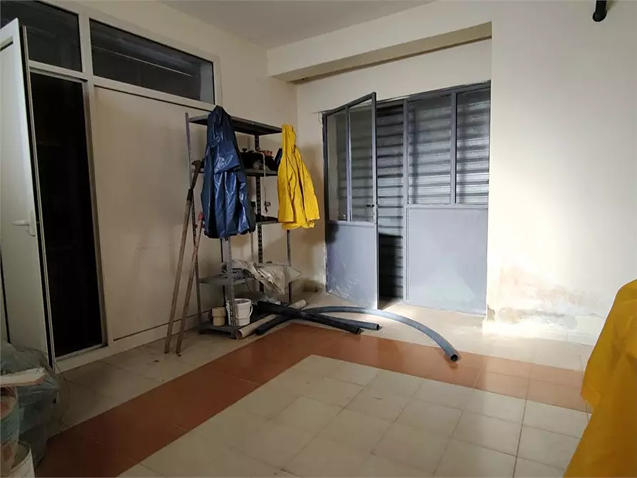 Immagine 8 di Negozio in vendita  6 a Pozzuoli