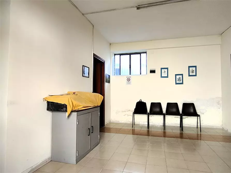 Immagine 5 di Negozio in vendita  6 a Pozzuoli