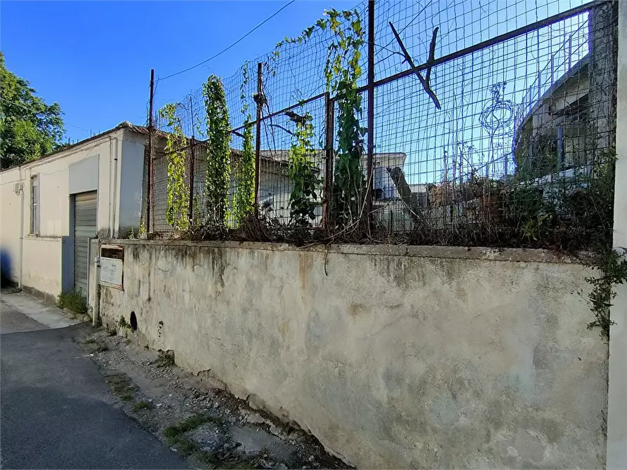 Immagine 10 di Negozio in vendita  6 a Pozzuoli