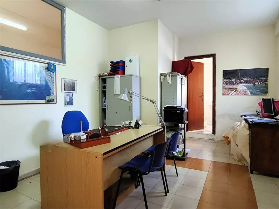Immagine 3 di Negozio in vendita  6 a Pozzuoli