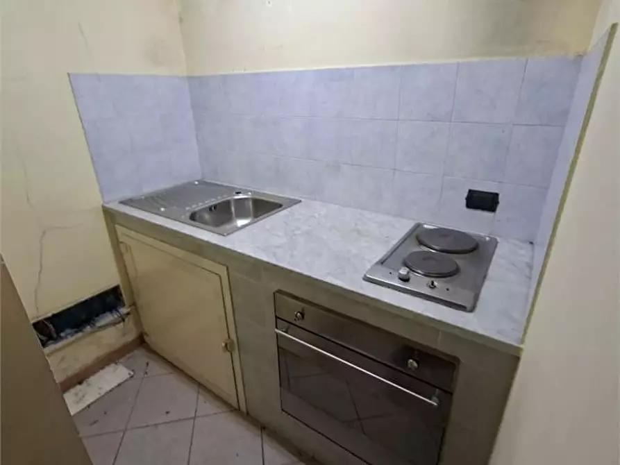 Immagine 8 di Negozio in vendita  a Casoria