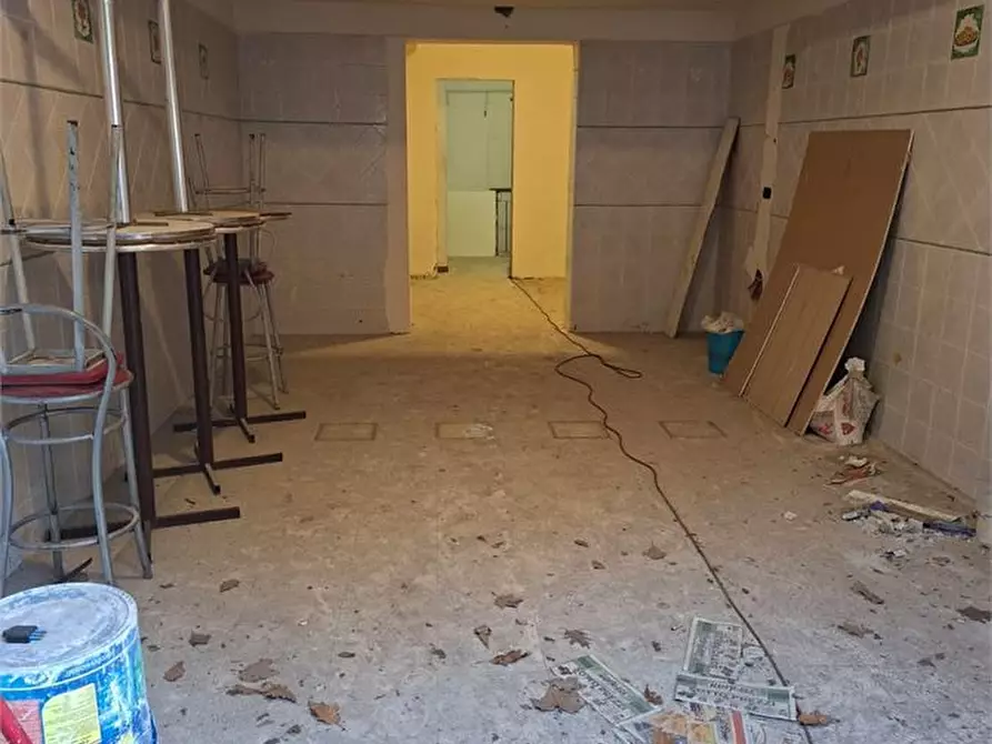 Immagine 4 di Negozio in vendita  a Casoria