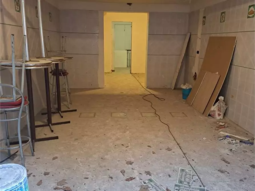 Immagine 3 di Negozio in vendita  a Casoria
