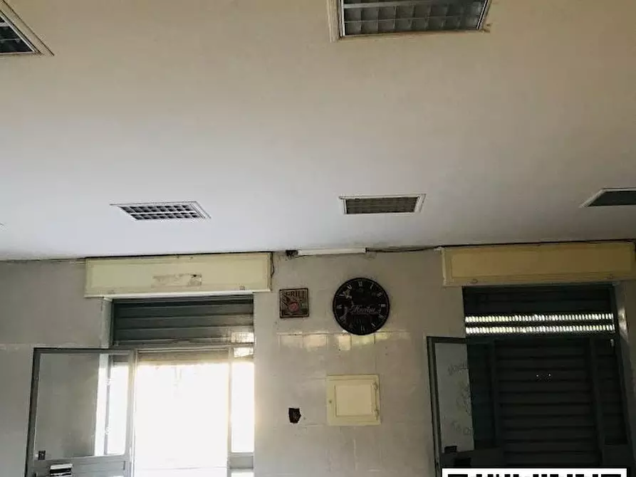 Immagine 9 di Negozio in vendita  a Casoria