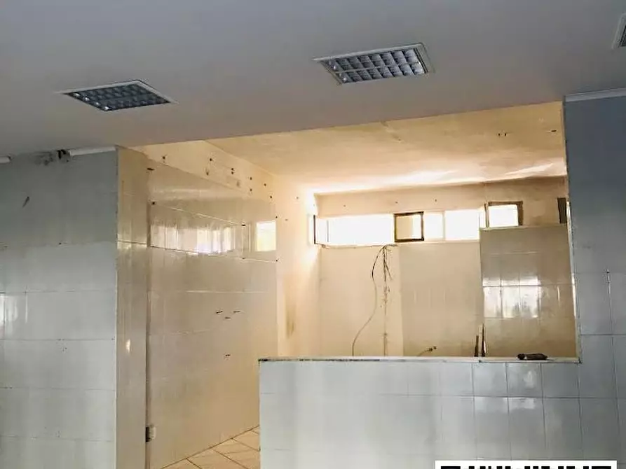 Immagine 10 di Negozio in vendita  a Casoria