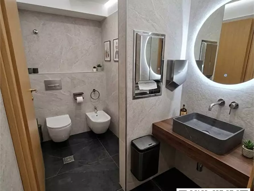 Immagine 7 di Negozio in vendita  a Casoria