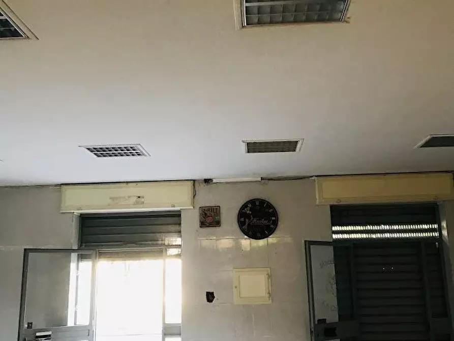 Immagine 1 di Negozio in vendita  a Casoria