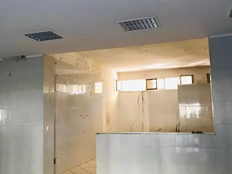 Immagine 3 di Negozio in vendita  a Casoria