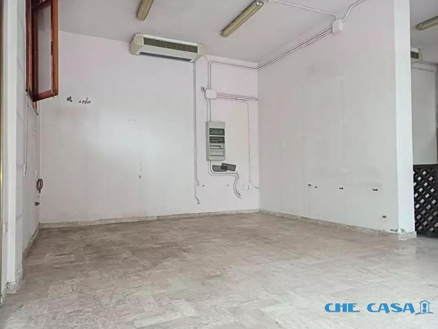 Immagine 3 di Negozio in vendita  a Rimini