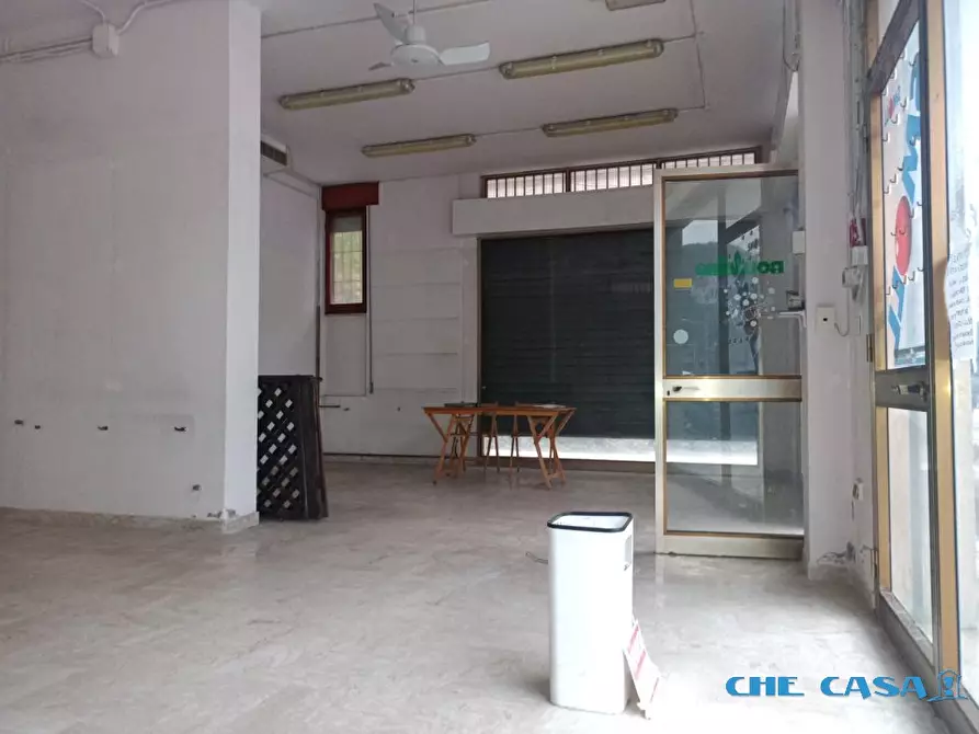 Immagine 4 di Negozio in vendita  a Rimini