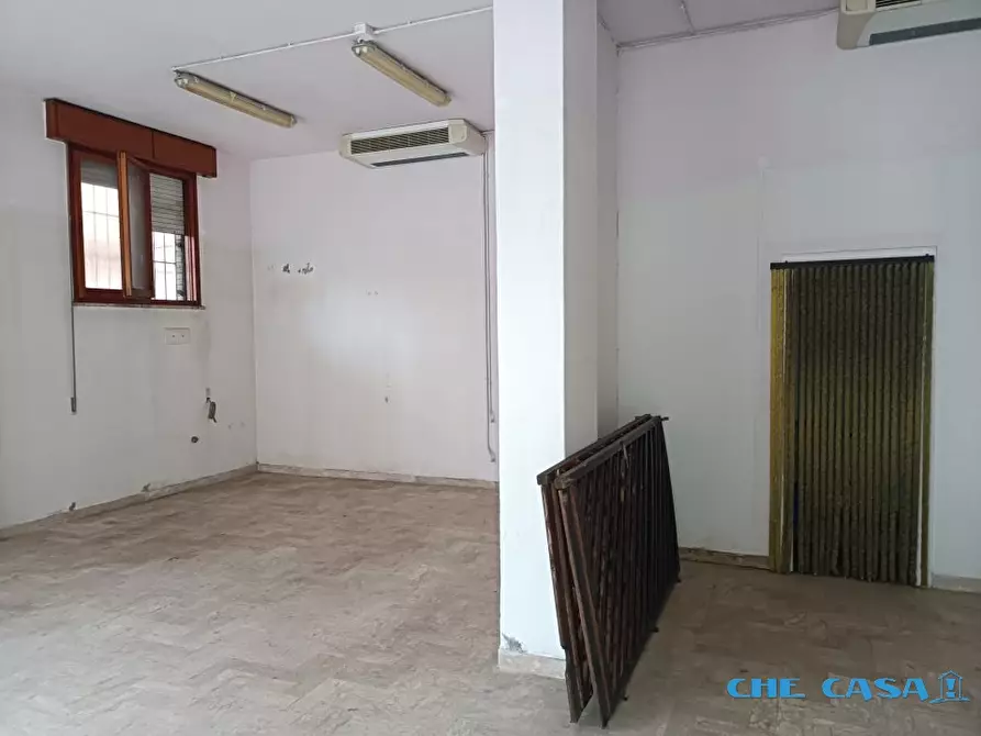 Immagine 8 di Negozio in vendita  a Rimini